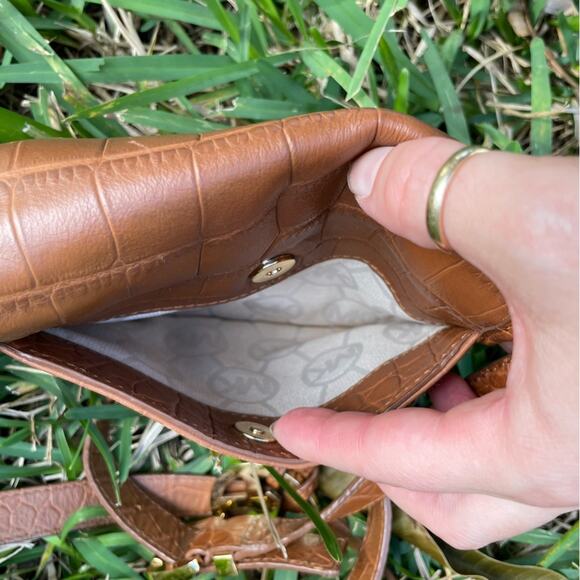 Micahel Kors Camel Brown Snake skin embossed pattern leather crossbody - Picture 6 of 8